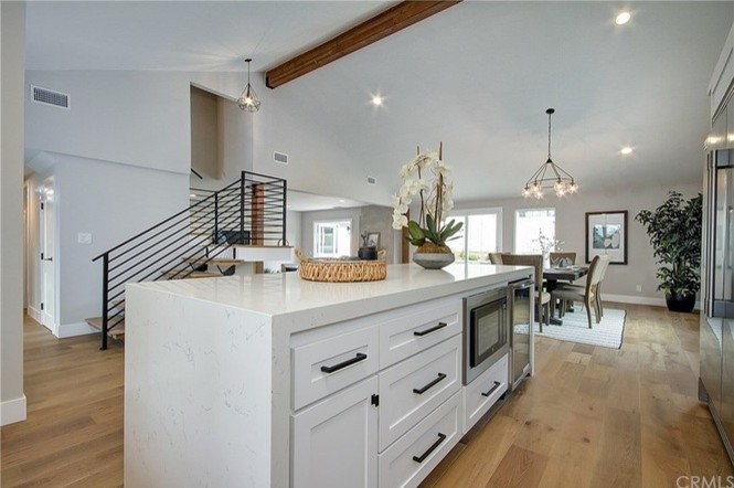 Transitional home design photo in Orange County