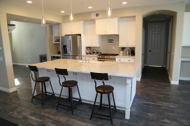 White Modern Shaker Style Kitchen minimalistisch-kueche