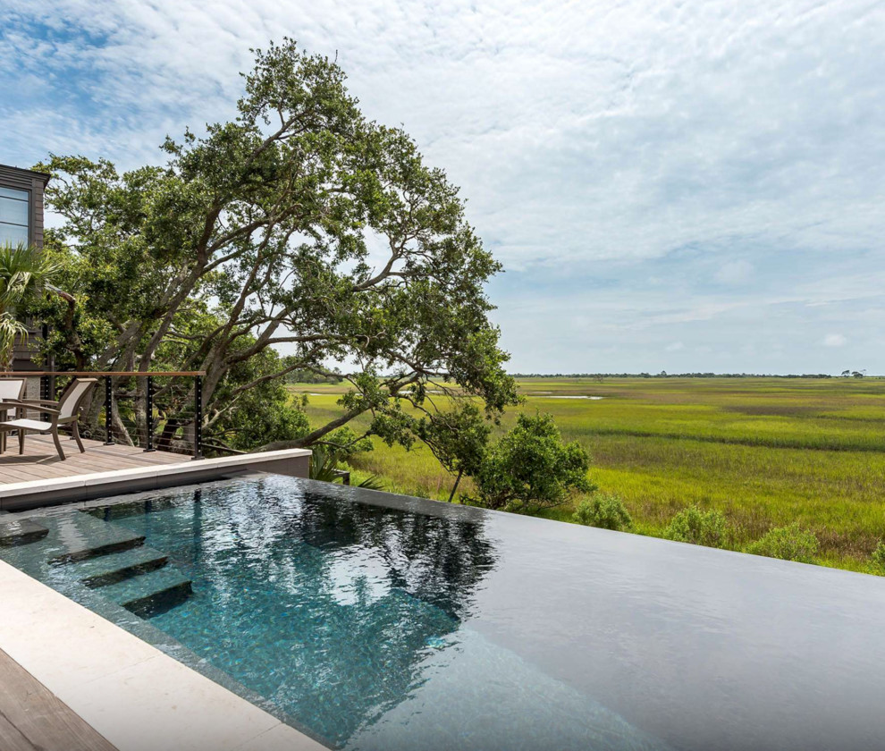 Small contemporary infinity pool in Charleston.
