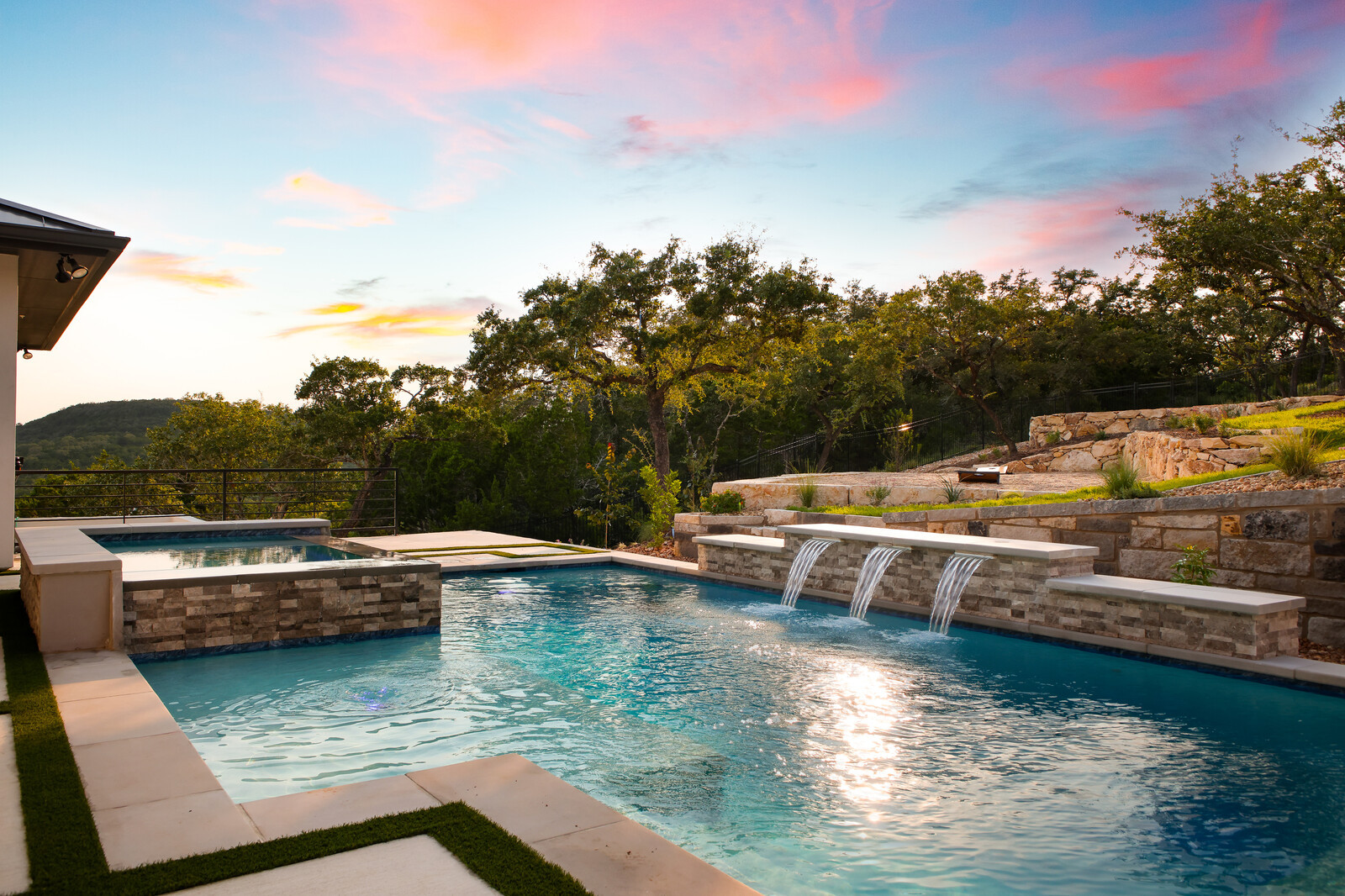 Modern: 4,950 ft², 4 BR/4 BA/2 ST home