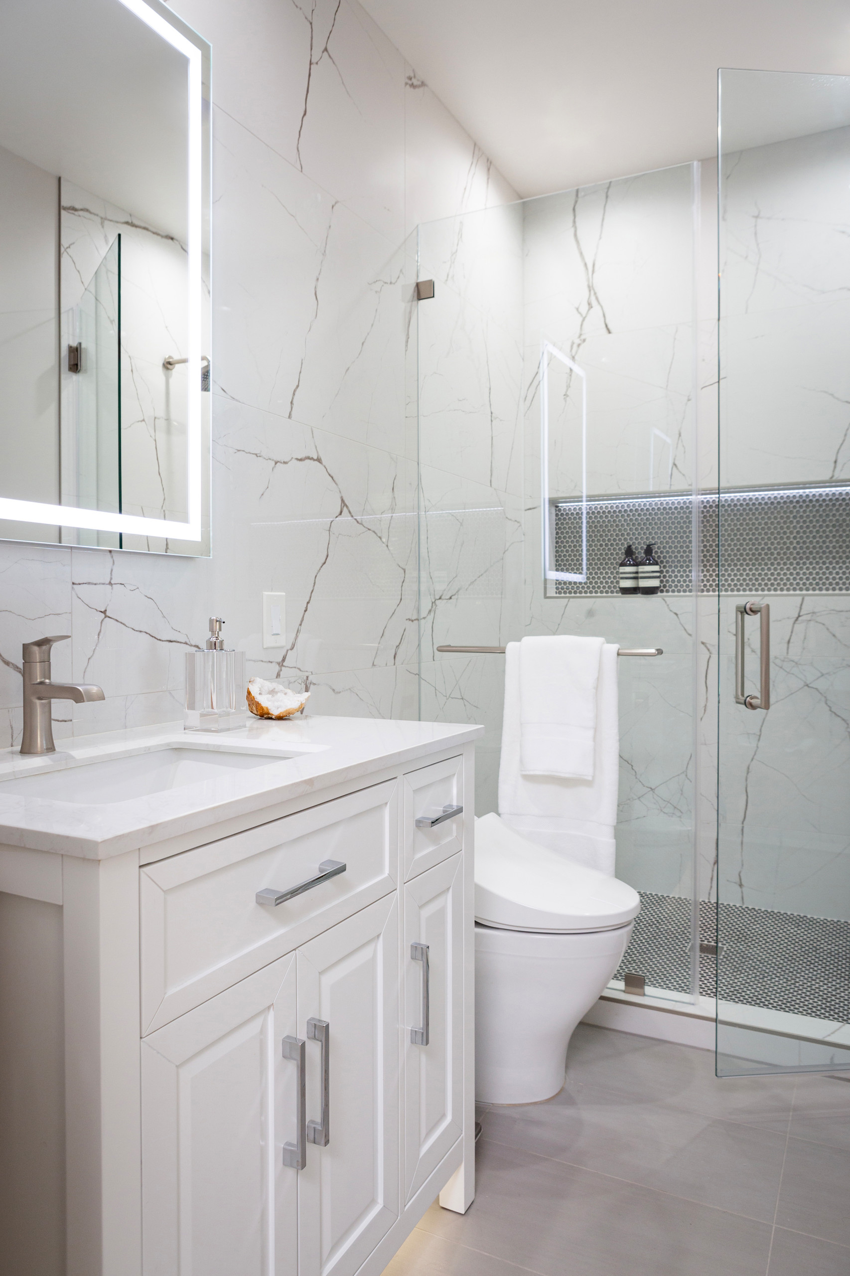 Thousand Oaks Bath + Laundry Design