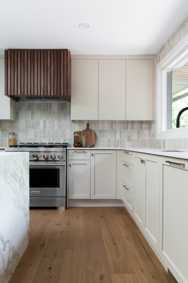 Kitchen - transitional kitchen idea