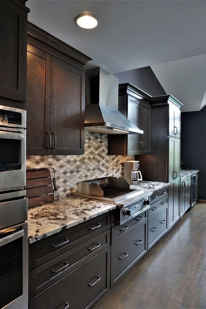 Kitchen - transitional kitchen idea in New York
