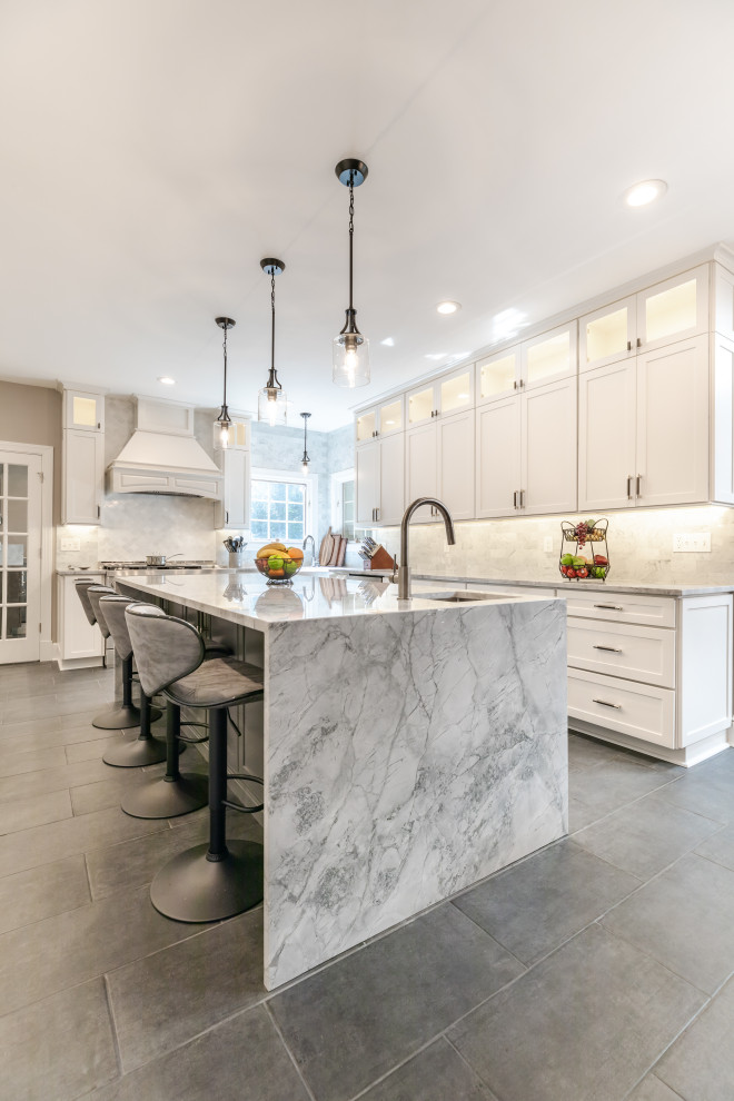 Mid-sized contemporary l-shaped eat-in kitchen in DC Metro with an undermount sink, beaded inset cabinets, white cabinets, quartzite benchtops, white splashback, stainless steel appliances, with island, grey floor and grey benchtop.