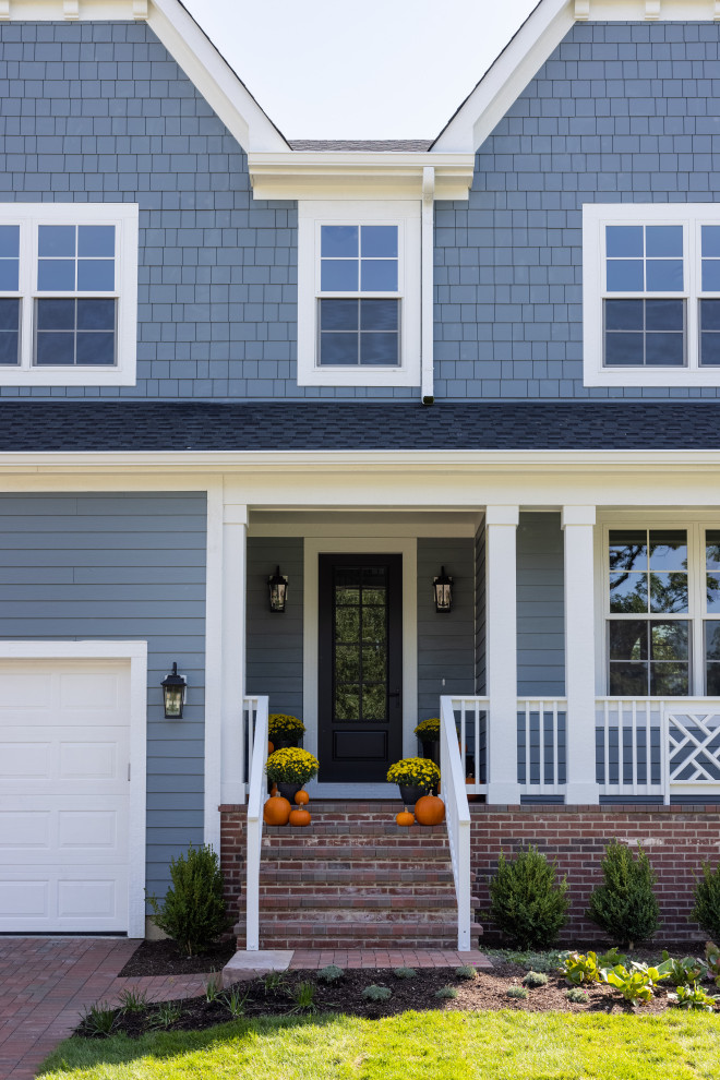 Example of a transitional home design design in Chicago
