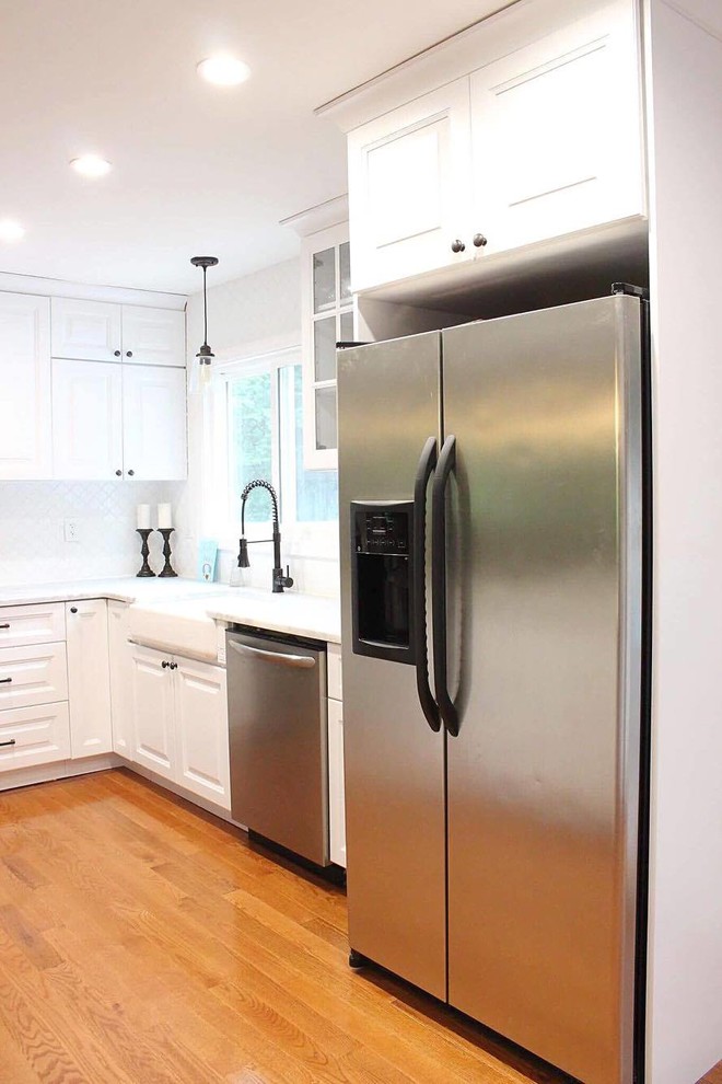 Example of a transitional kitchen design in New York