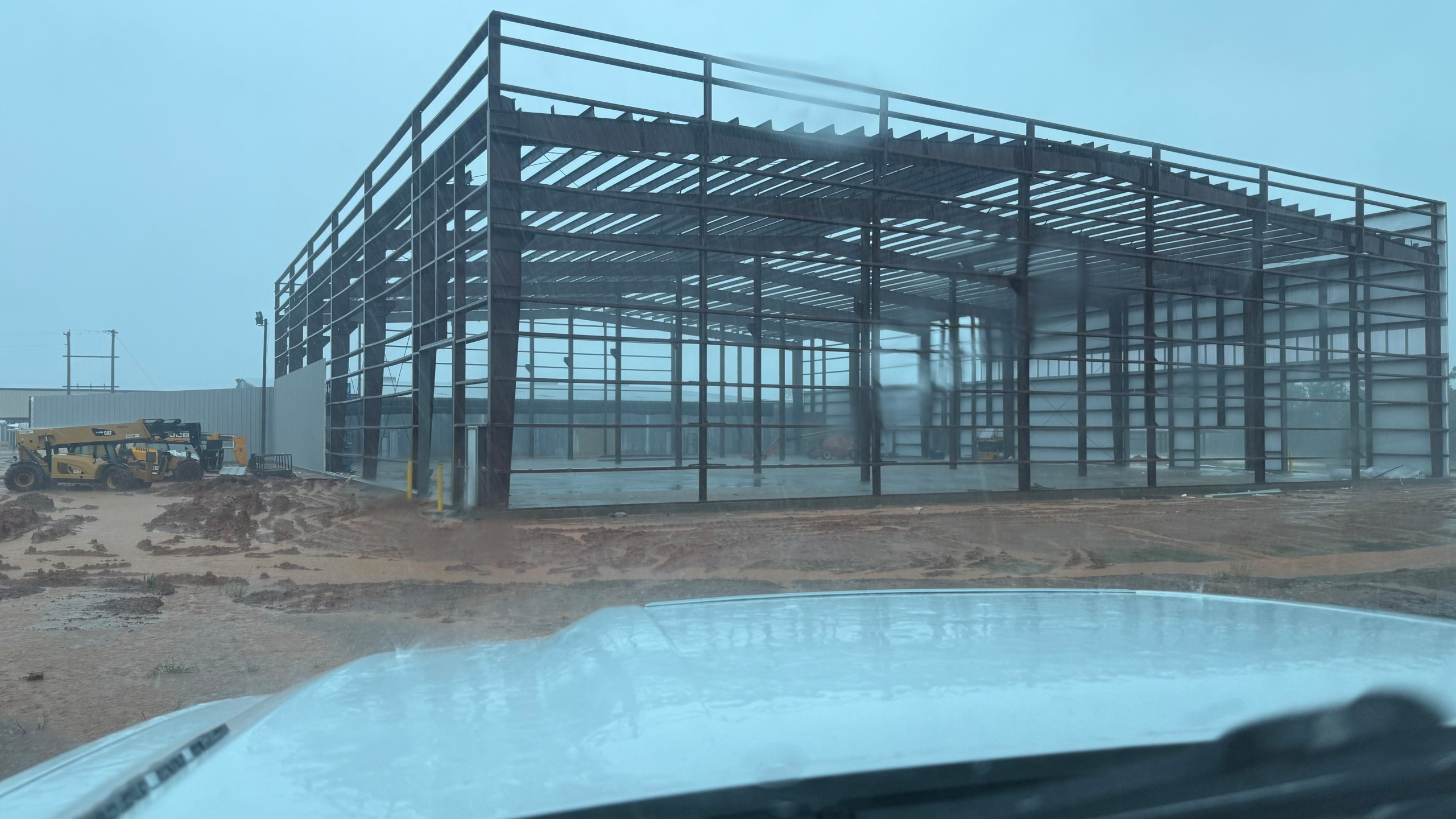 METAL BUILDING