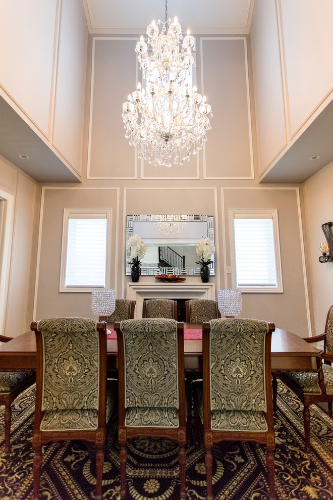 Dining room - transitional dining room idea in Toronto