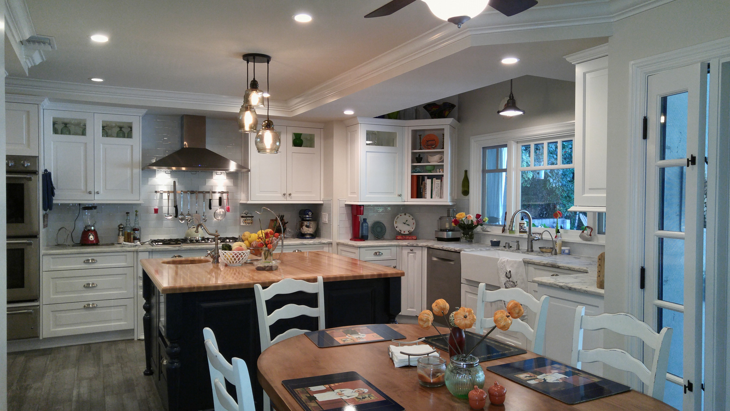 Elegant kitchen photo in Seattle
