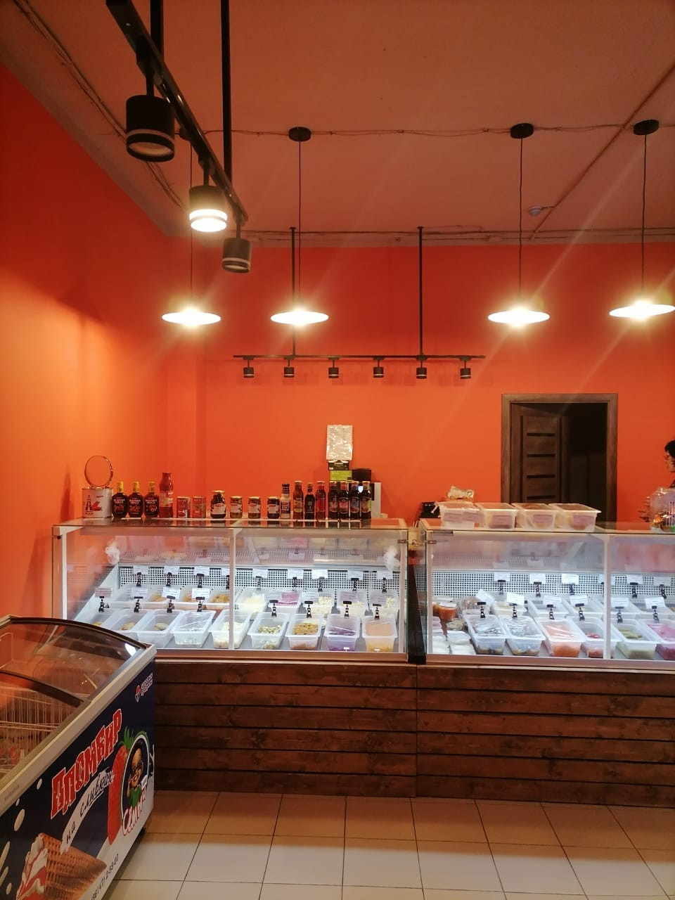 Покраска стен и потолков в 2 цвета