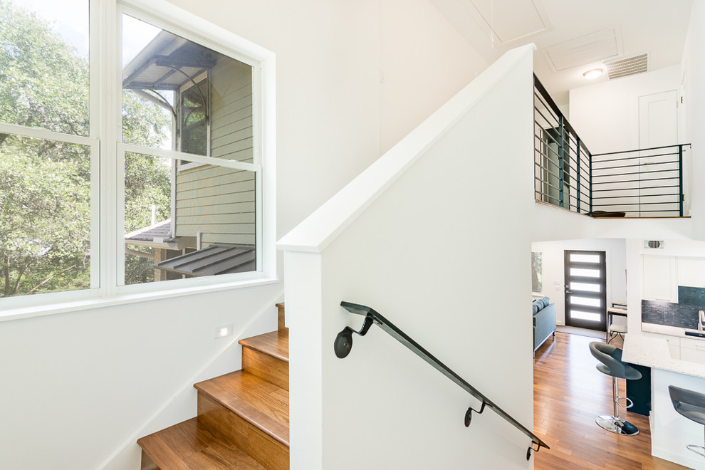 Example of a transitional home design design in Austin
