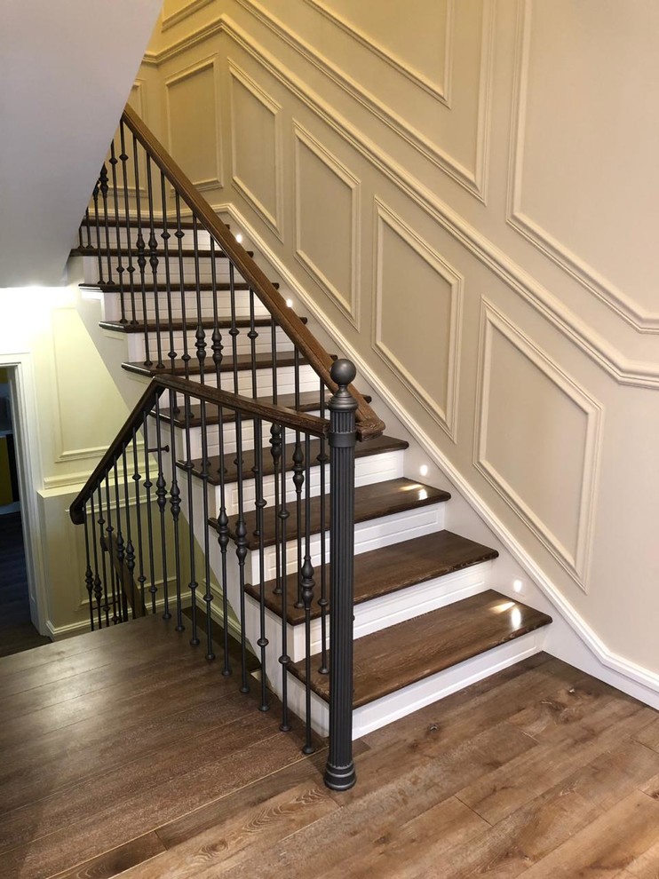 Облицовка лестниц из бетона с токарными стойками (2019)