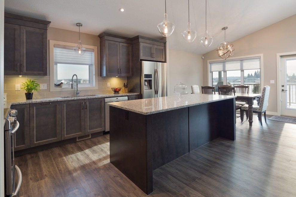 Kitchen - transitional kitchen idea