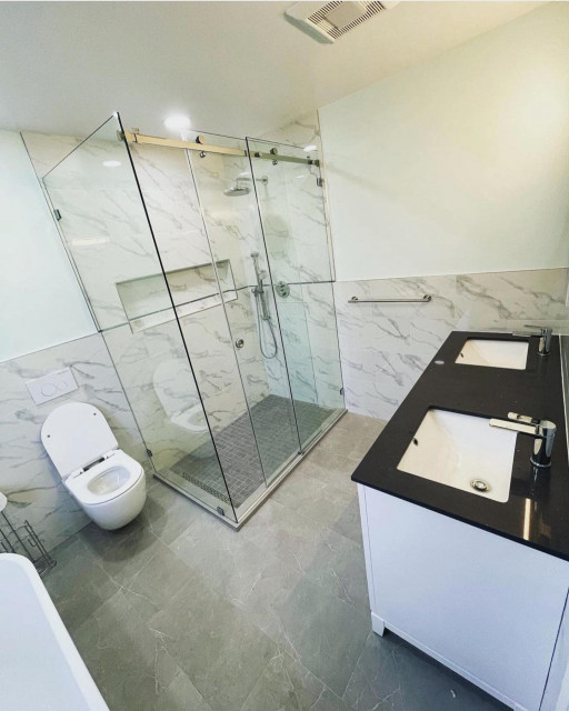 Complete master bathroom remodeling moderno-cuarto-de-bano