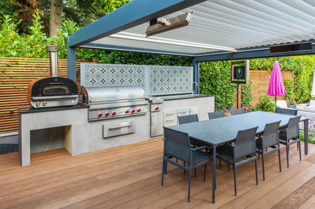 Amersham Entertaining Garden contemporary-deck