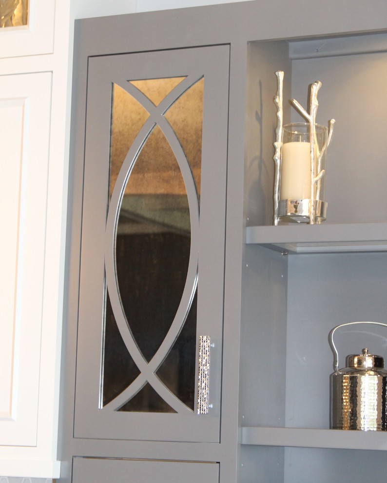 Inspiration for a transitional home design remodel in Indianapolis