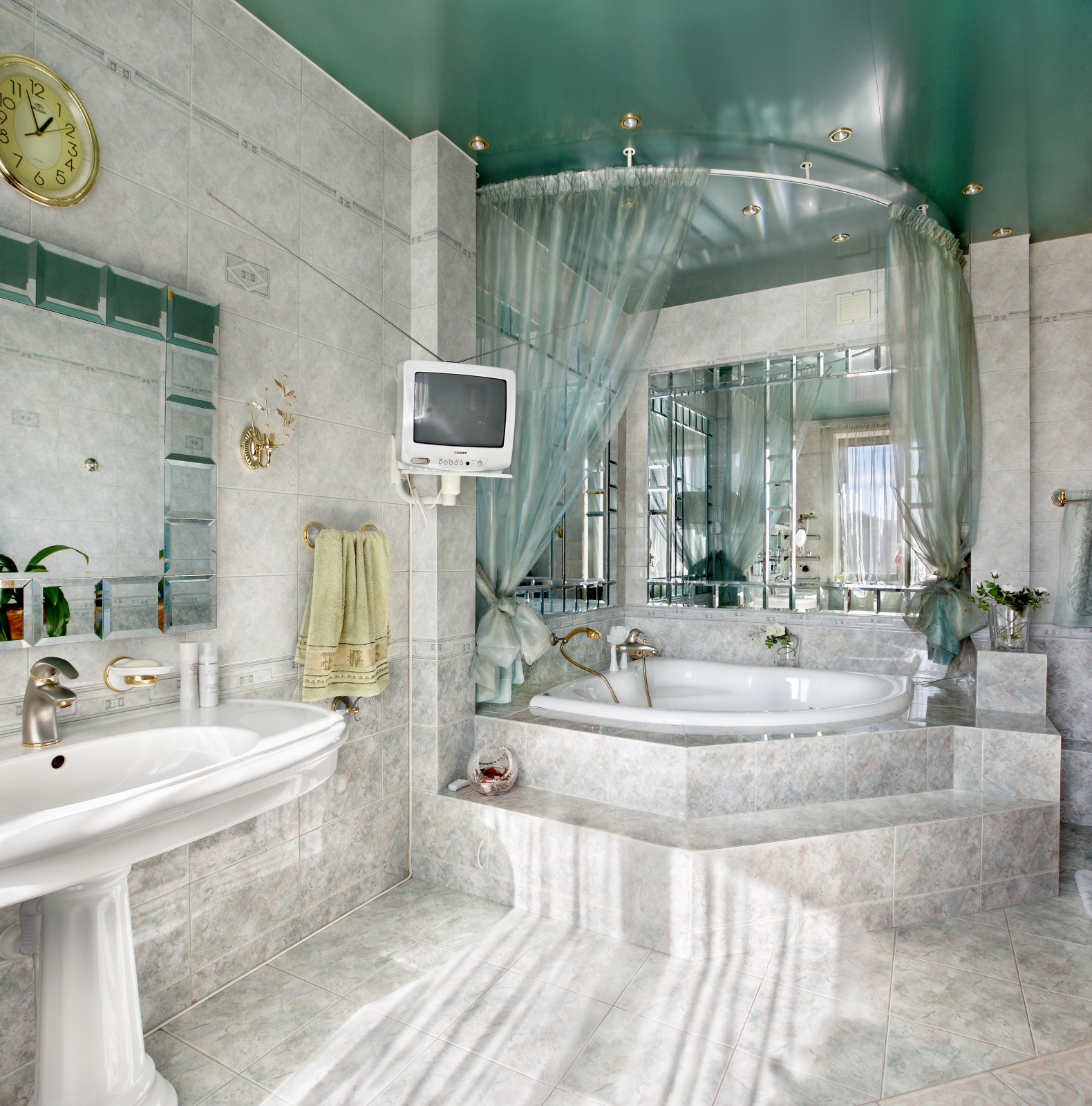 Изумрудные грани