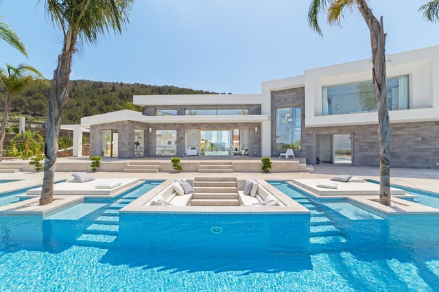 Villa Hermes modern-exterior