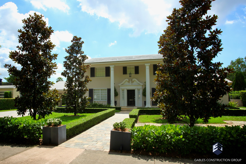 Inspiration for a transitional home design remodel in Miami