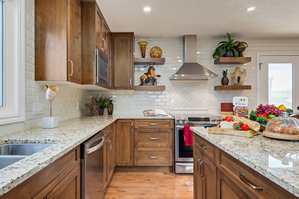 Kitchen - transitional kitchen idea in Calgary