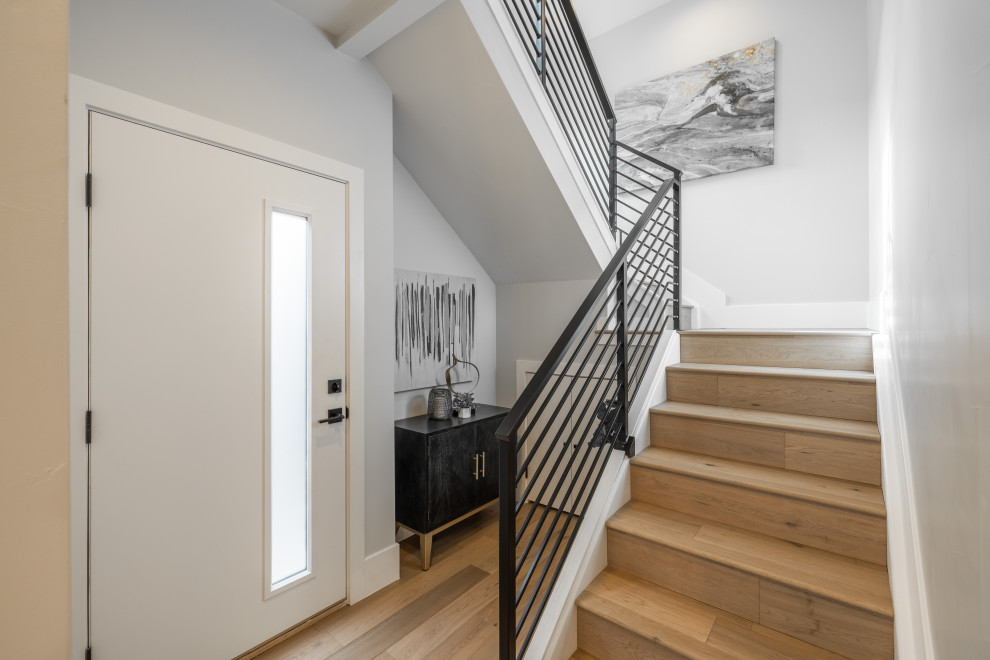 Example of a transitional staircase design in Denver