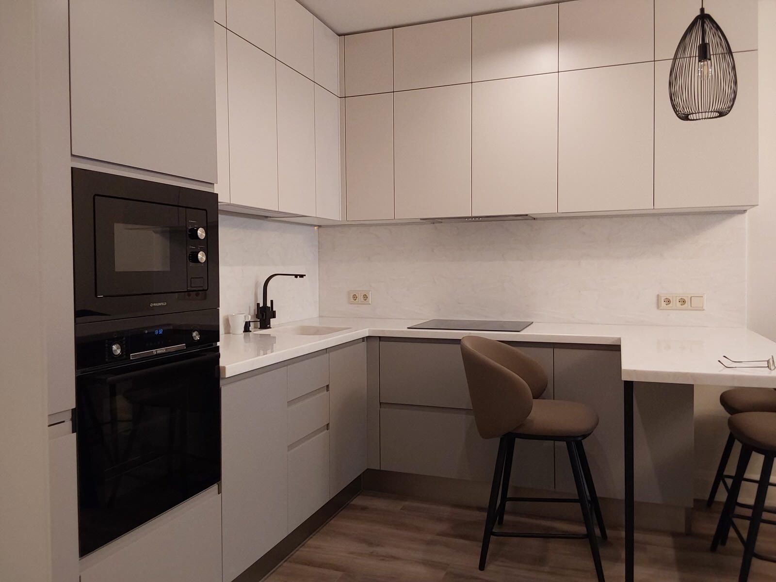 Кухня с интегрированными ручками