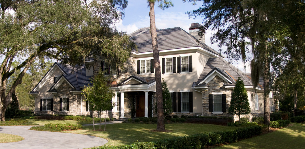 Mid-sized traditional two-storey stucco beige exterior in Orlando.