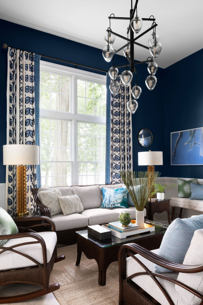Exemple d'un grand salon bord de mer fermé avec une salle de réception, un mur bleu, un sol en carrelage de céramique et boiseries.