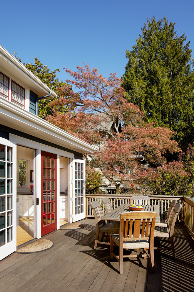 Example of a transitional deck design in Seattle
