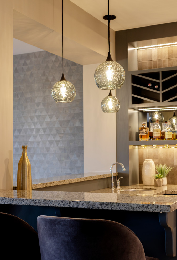 Transitional home bar photo in Vancouver