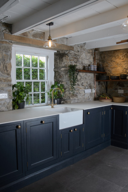 Belfast sink. country-kitchen