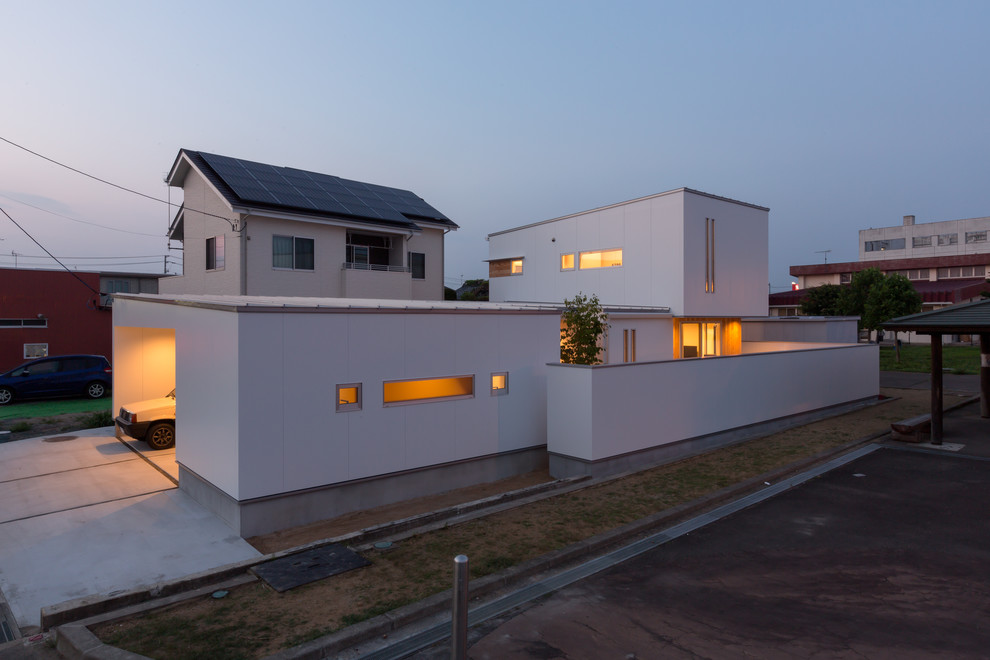 他の地域にあるおしゃれな家の外観の写真