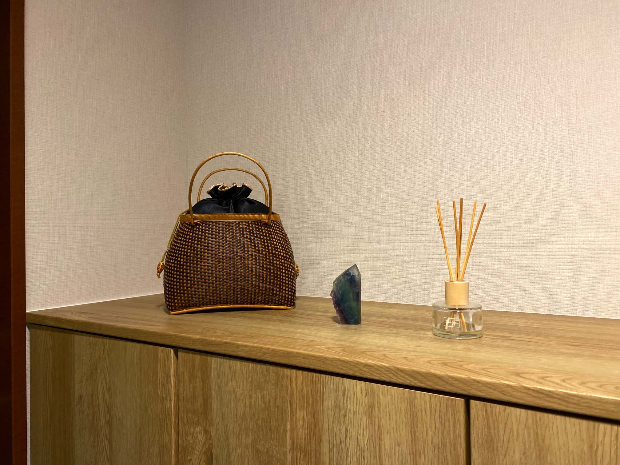 記憶を纏う、美しい玄関の物語。