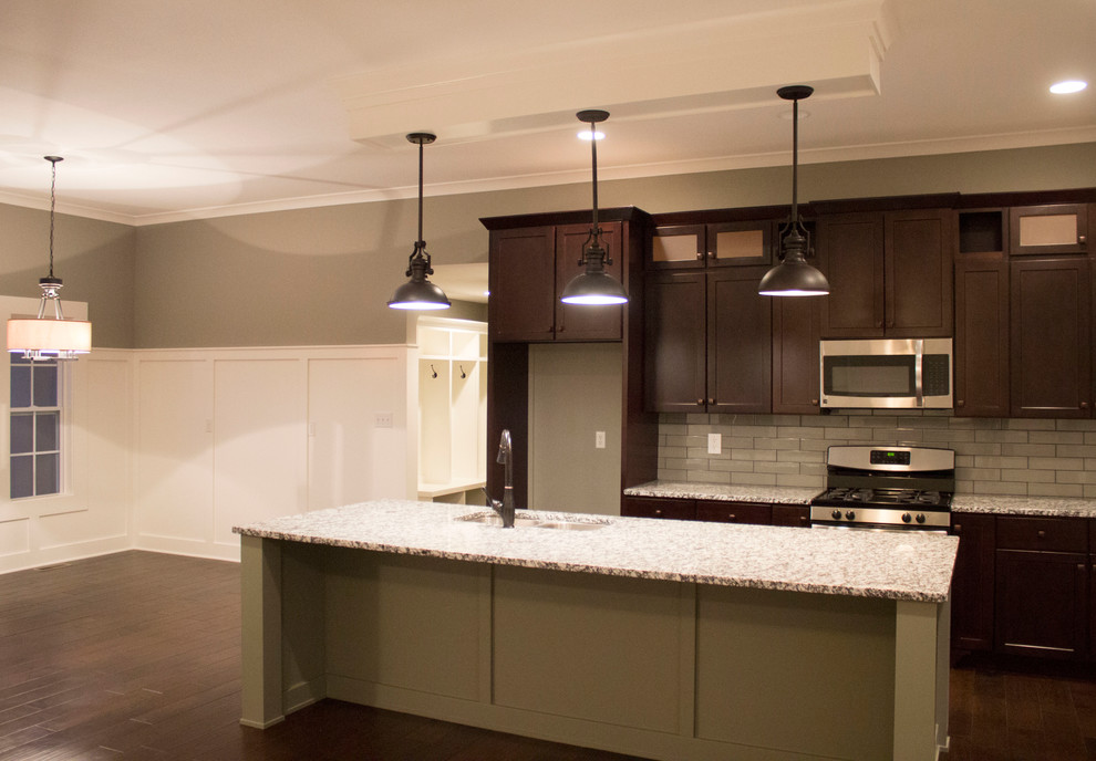 Transitional kitchen photo in Richmond