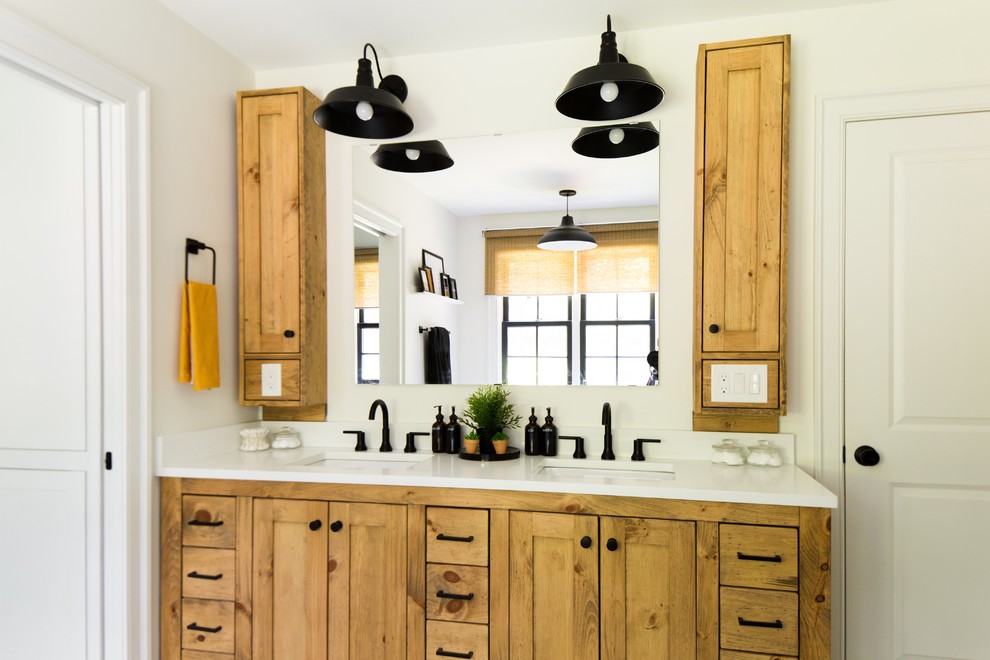 Example of a mountain style home design design in Indianapolis