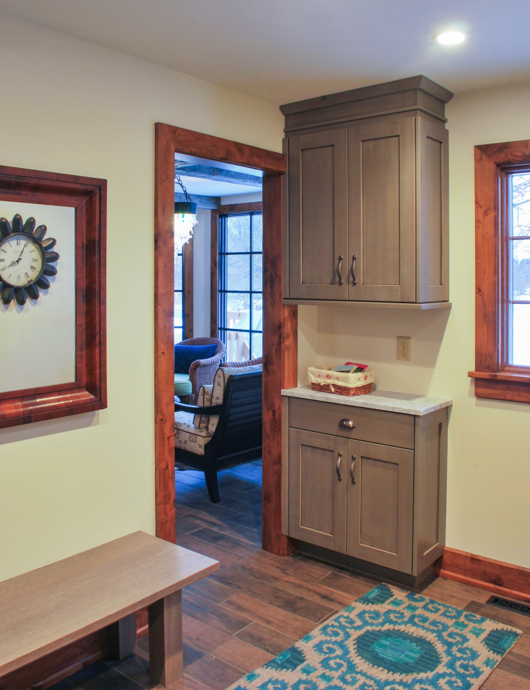 Mountain style entryway photo in Cleveland
