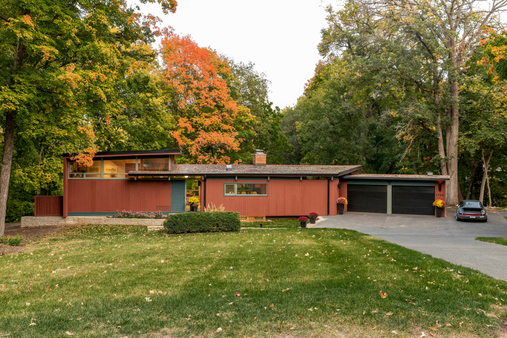 Inspiration for a medium sized and multi-coloured midcentury split-level detached house in Minneapolis with wood cladding and a flat roof.