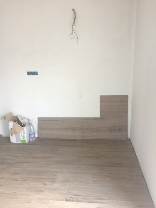 Cosa abbinare come rivestimento ad un pavimento finto legno rovere tor Rivestimento finto legno
