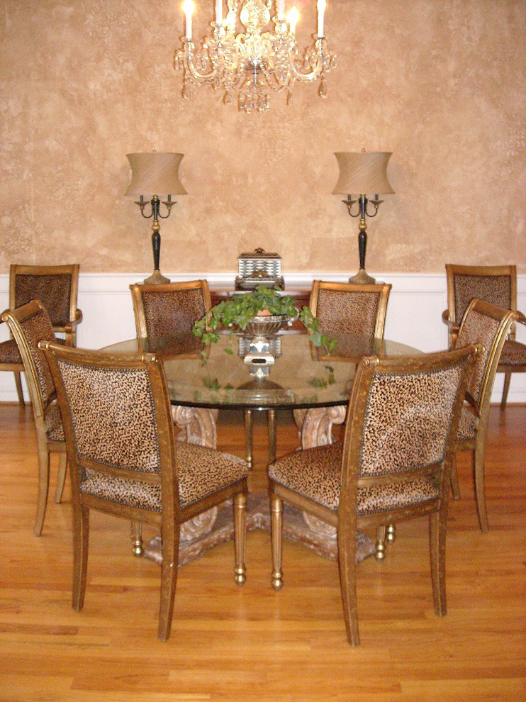 Eclectic dining room photo in Raleigh