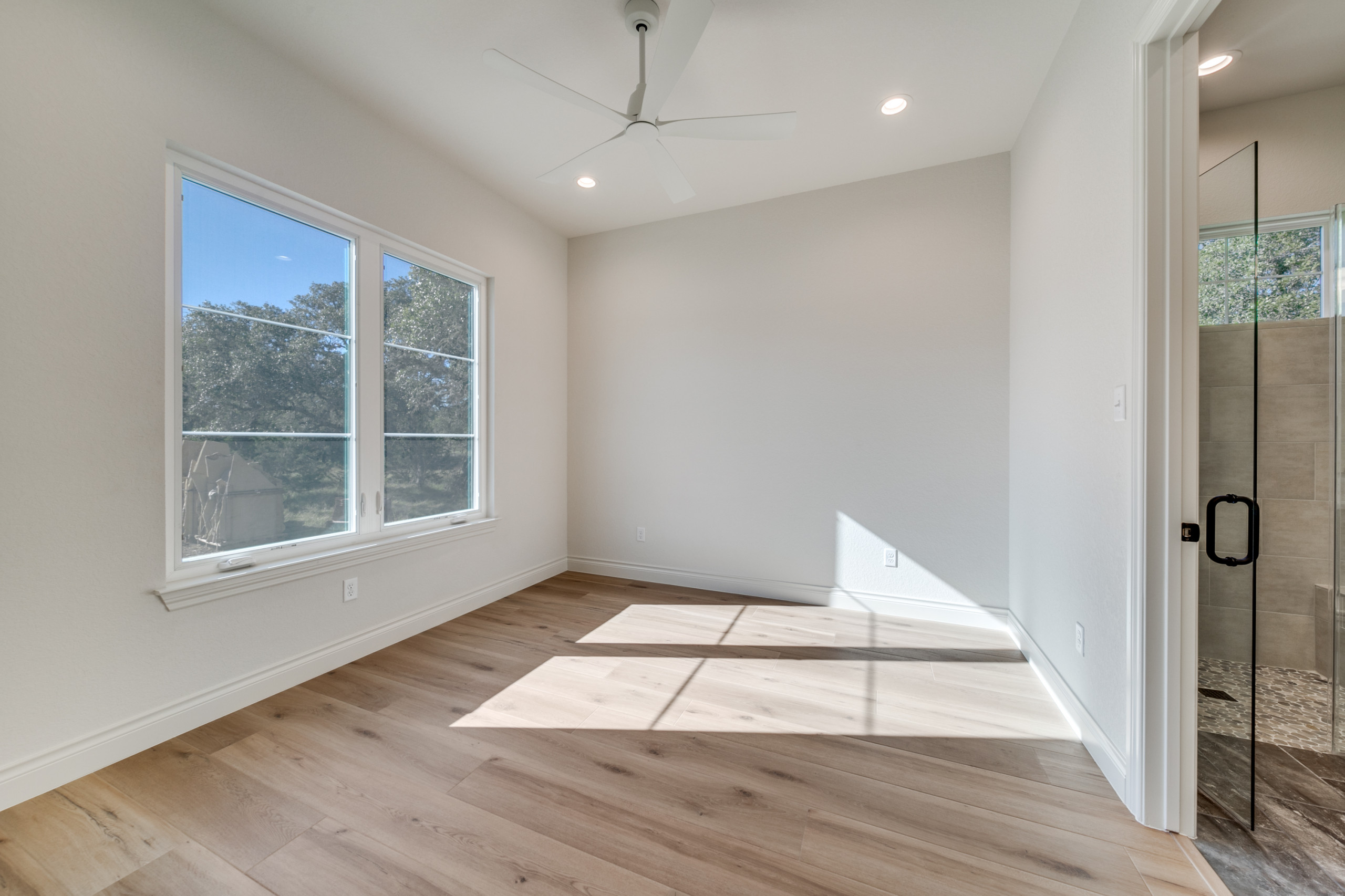 Spanish: 3,430 ft², 4 BR/3.5 BA/1 ST