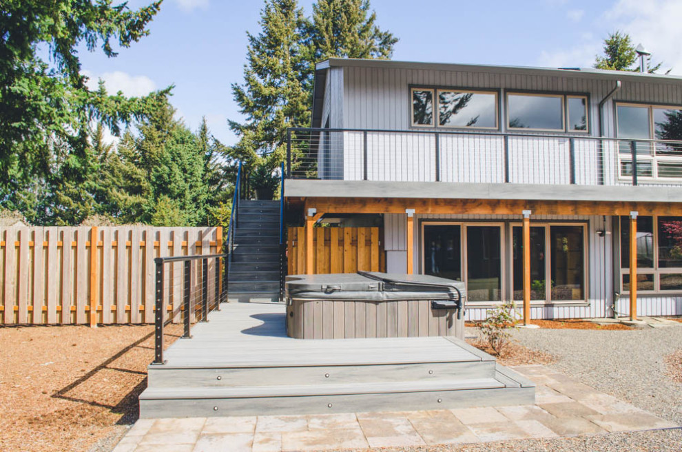 Design ideas for a large contemporary one-storey exterior in Portland.