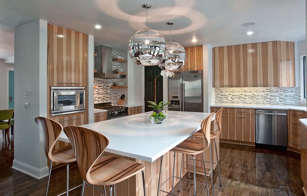Design ideas for a modern kitchen in Austin with stainless steel appliances.