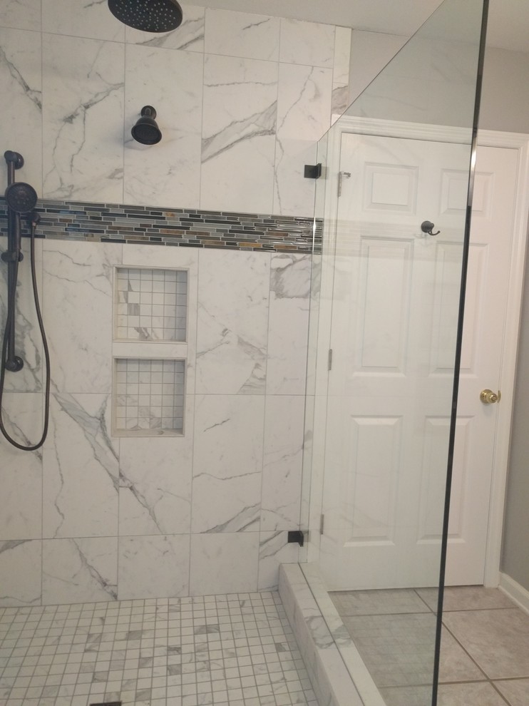 Bathroom - transitional bathroom idea