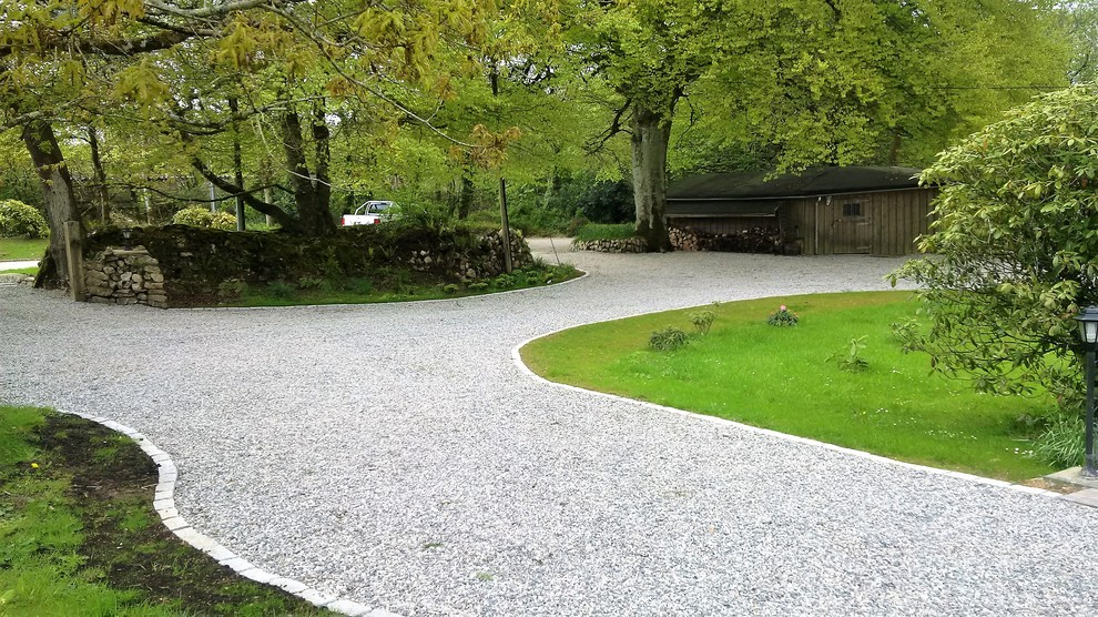 Inspiration for an expansive traditional front yard partial sun driveway in Cornwall with gravel.