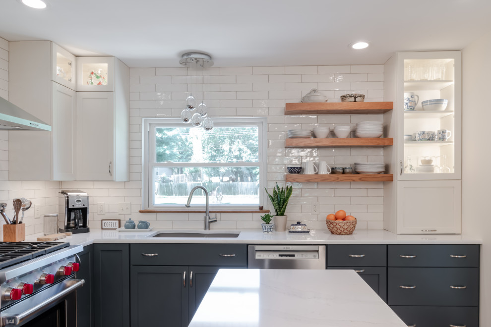 Design ideas for a transitional l-shaped separate kitchen in St Louis with an undermount sink, shaker cabinets, green cabinets, quartz benchtops, white splashback, subway tile splashback, stainless steel appliances, light hardwood floors, with island and white benchtop.