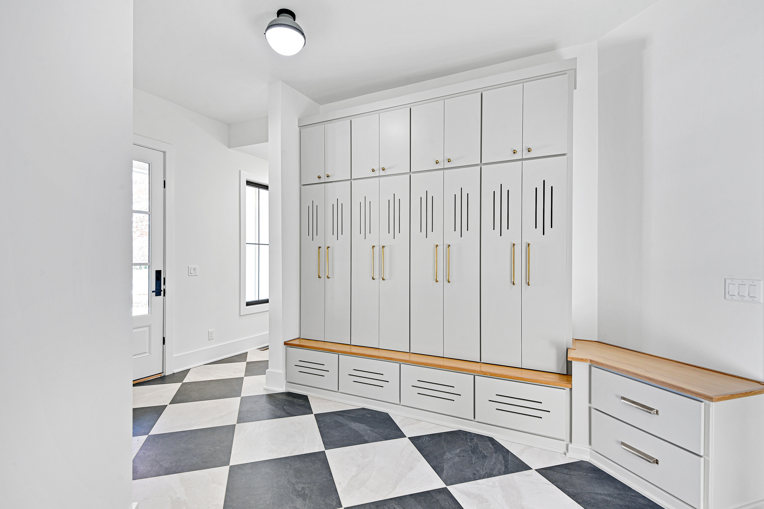 148th and Switzer, Custom Build