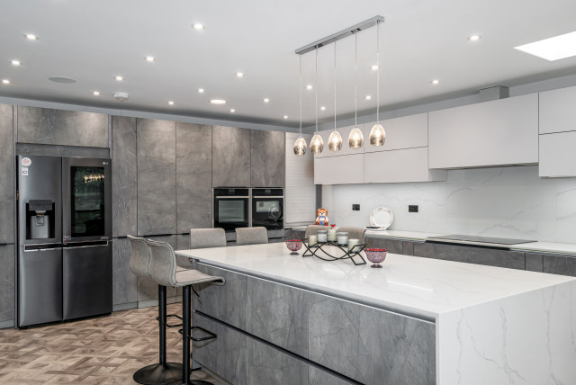 Large open plan kitchen contemporary-koek