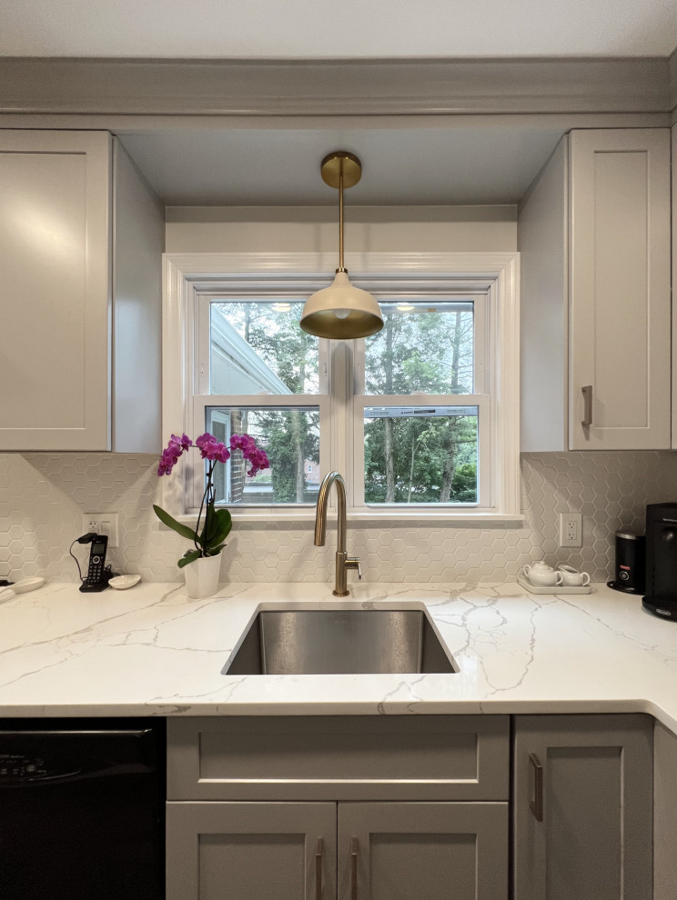 Inspiration for a transitional kitchen remodel in New York