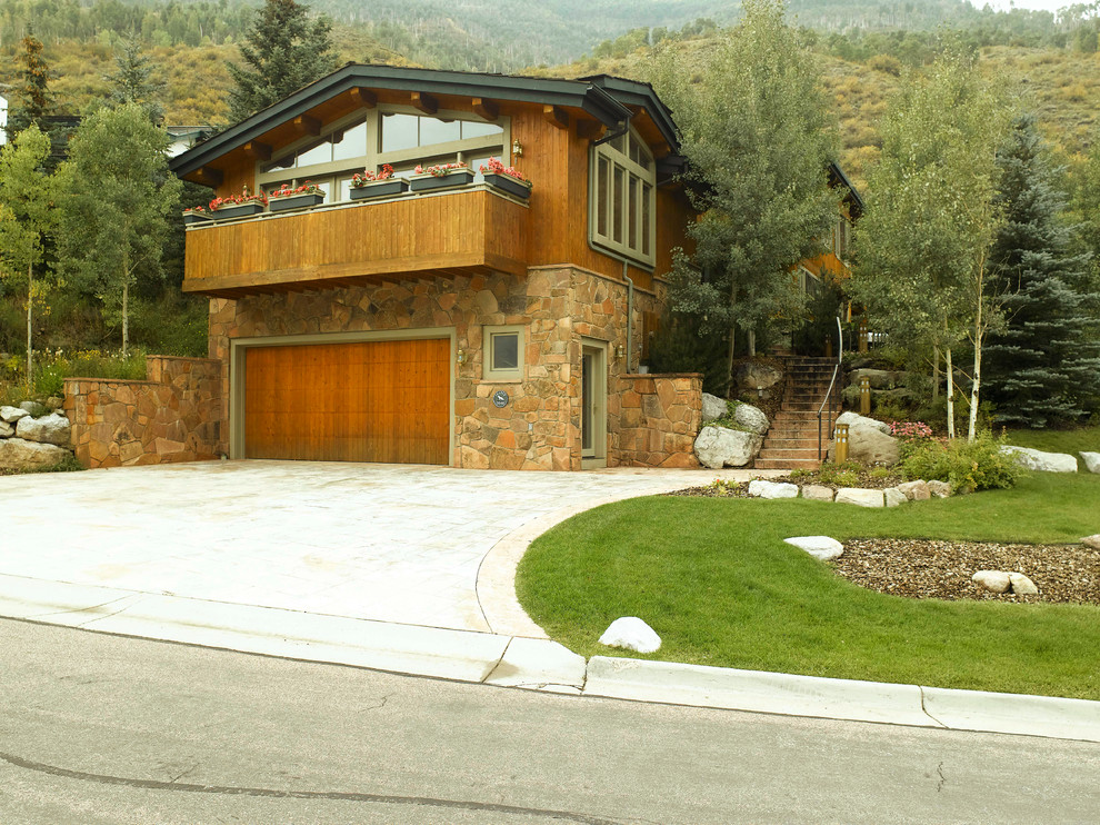 Inspiration for a large country split-level brown exterior in Denver with mixed siding, a hip roof and a shingle roof.