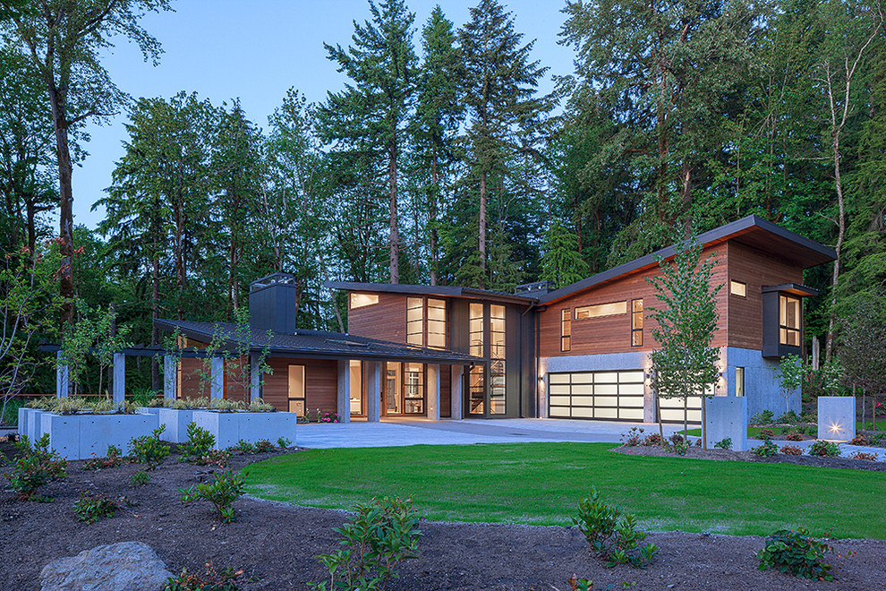 Photo of a contemporary three-storey exterior in Seattle.